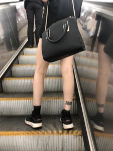Candid Subway Girl With Hot Legs - Train And Escalator Creepshots