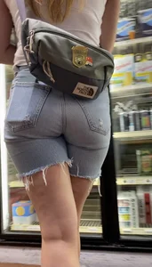 Hottie in liquor store