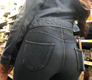Girl with Hot Ass in Tight Jeans Supermarket Creepshots