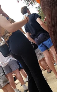 College girl in leggings + Bikinishot of the girl yesterday (OC)