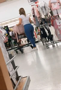 Latina in jeans nice