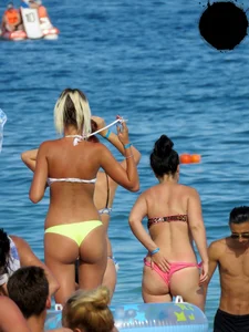Candid beach and bikini babes