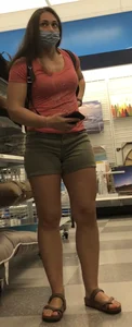 Thicc art lover Milf in shorts