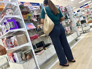 Bubble butt Mexican milf (oc)
