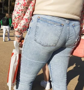 Teen ass in jeans with face shot