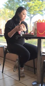 I’m lovin’ it ( milf / vpl )
