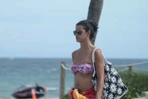 Deerfield Beach girls in bikinis