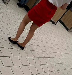 Candid girl in a red skirt and flats, nice legs creepshot