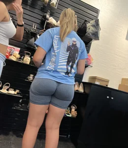 Another big booty Latina (oc)