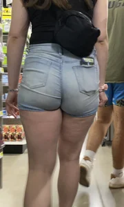 Hot college PAWG in tight Jean shorts!