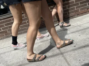 Candid girls ass, legs and feet collection