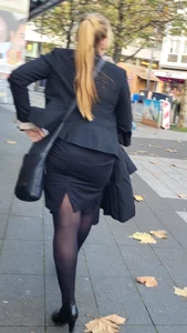 Stocky Girl Wearing Black Pantyhose And a Skirt Street Creepshot