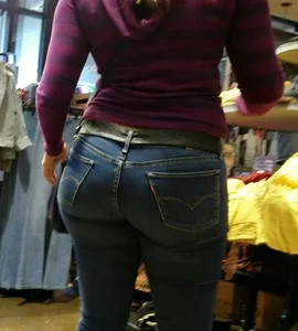 Mmmmm more nice levi’s butts #3 (Non OC)