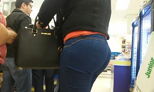Big booty Latina milf in tight jeans shopping