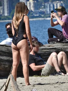 Swimsuit blondie with nice ass playing with a ball at the beach [090]