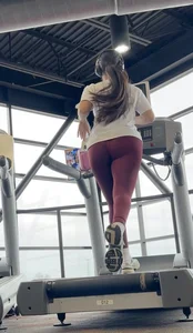 Sexy Fit Latina Tight Butt on the treadmill