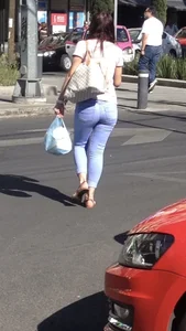 Beautiful plain pants in thin women. LOOK AT IT!