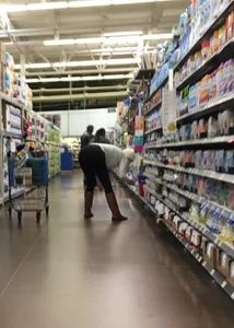 Walmart blonde whooty shopping in black leggings with vtl
