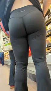 Thick college pawg in the leggings