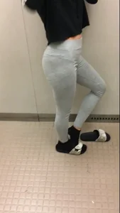 Sexy ass girl in the elevator in grey leggings with vpl