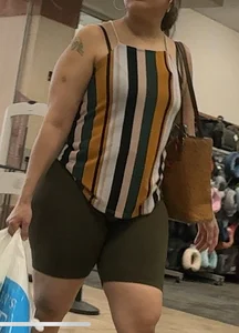 MILF Latinas at the mall with thick thighs