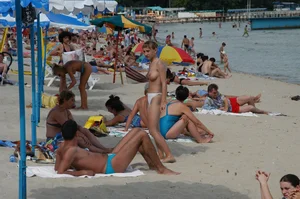 Verna topless beach girls out in the sun