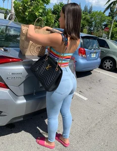 Amazingly Hot Candid Girl in Tight Blue Jeans at the Parking Lot Creepshot, Dat Ass