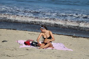Beach and bikini candid girls