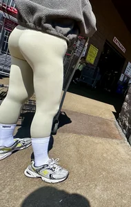 Asian Costco super tight leggings