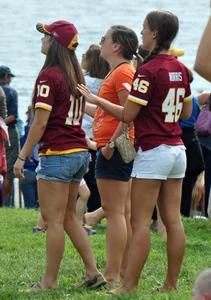 3 Washington friends in short shorts