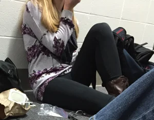 Blonde With Thin Legs in Yoga Pants Sitting on the Floor Creepshots Gallery
