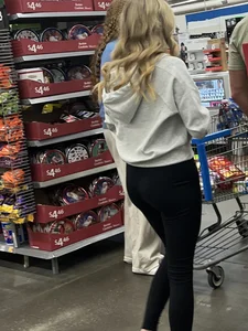 Little blonde at Walmart in leggings   OC