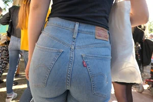 Mmmmm more nice levi’s butts #3 (Non OC)