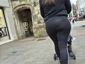Juciy ass in adidas leggings