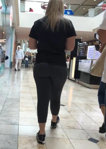 PAWG at the mall in tight grey leggings