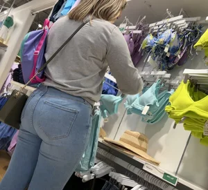Pawg blondie
