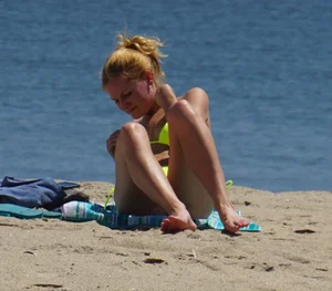 Sexy ass blonde milf on the beach in a thong with cameltoe and bending over