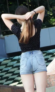 Street Candid Girl with Pale Skin and Hot Ass in Mini-Shorts