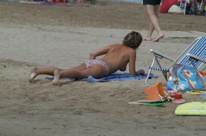 Sexy mature girls on Vilanova topless beach