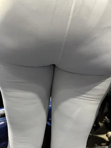 HUGE ASS UPLOSE LULULEMON