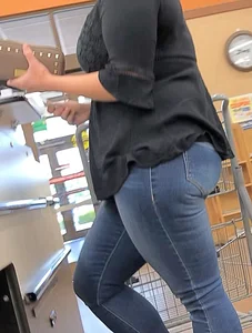 Chunky milf ass creeped in jeans shopping