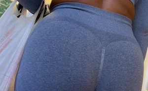 Thick milf with dumptruck in blue leggings (OC)