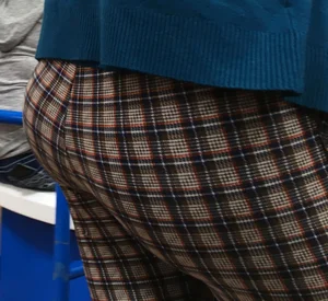 Nice big round booty in tight patterned leggings