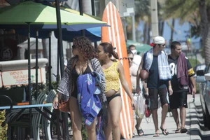 Even more hot and sexy bikini babes in Florida