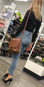 Blond with hot legs in tight Jeans looking for heels