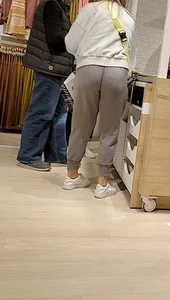 Teen booty in joggers