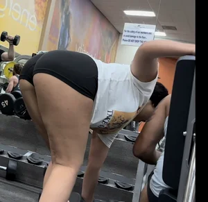 THICK LATINA TINY BLACK SHORTS