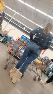 Cute milf, Nice ass in jeans! (OC)