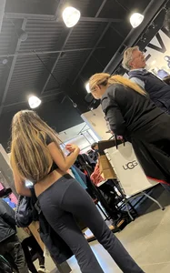 Small but round in leggings with VPL in clothing store (OC)