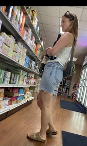 Hottie in liquor store